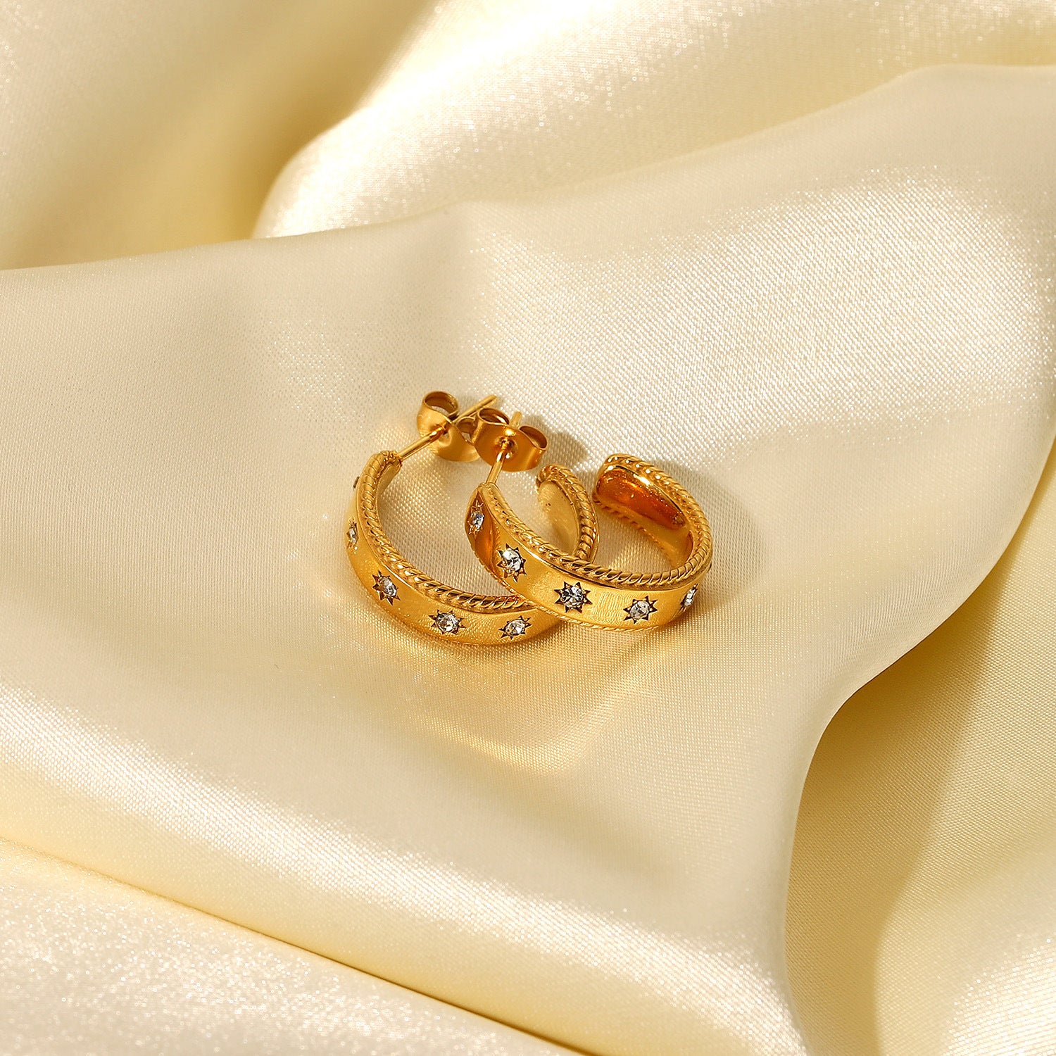 Fashionable 18K Gold Star Zirconia Earrings